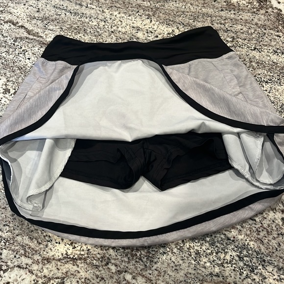 Like new Simply Southern beautiful skort with pockets - Picture 15 of 15